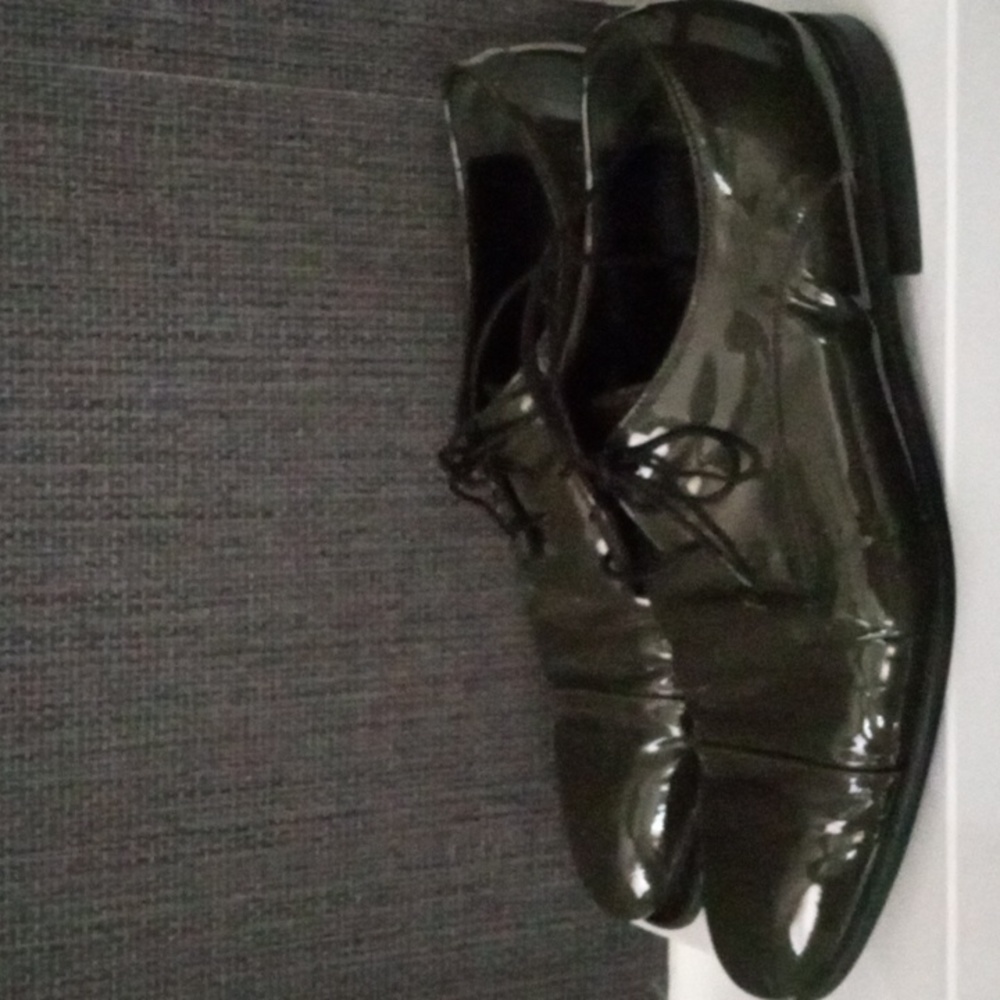 Gucci patent leather dress shoe